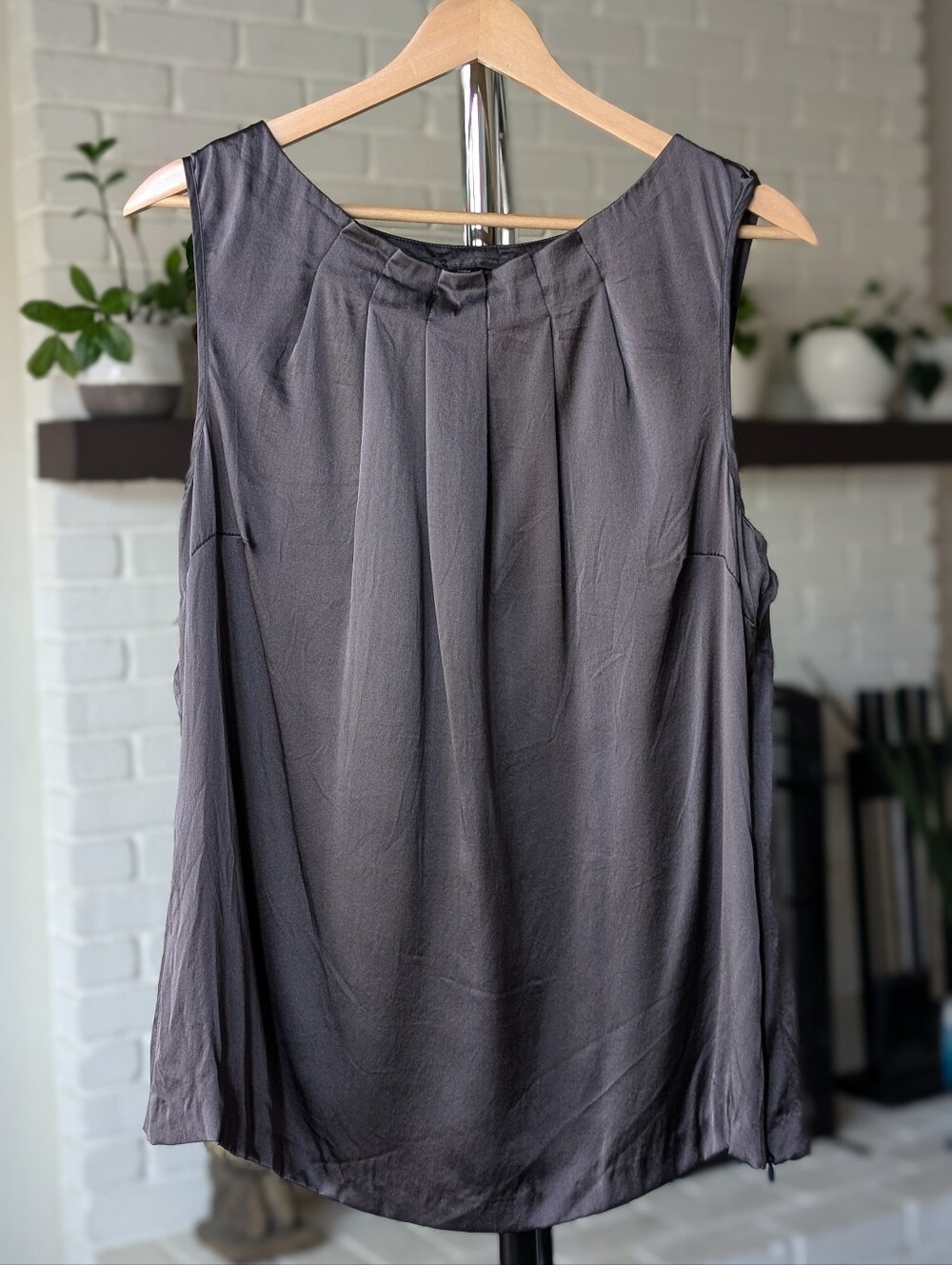 Classiques Entier 100% Silk Chocolate Brown Pleated Sleeveless Blouse Size Large